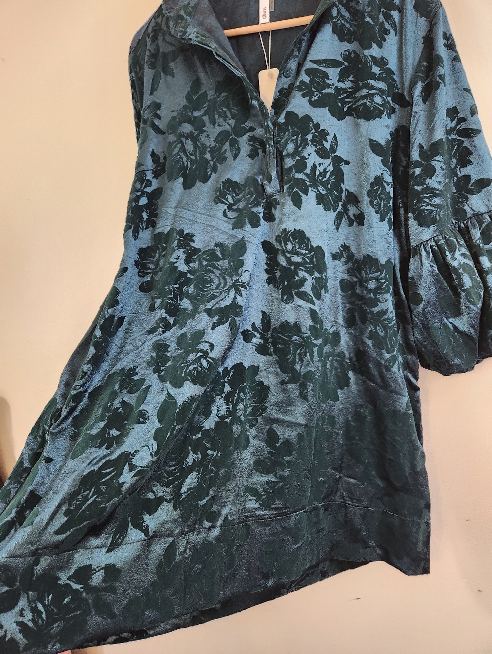 Glam Velvet Floral Dress - Picture 5 of 8